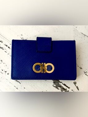 💙NWT Salvatore Ferragamo Royal Blue Card Holder with Gold Clasp
